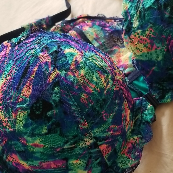 PINK Date Push Up - Picture 2 of 3